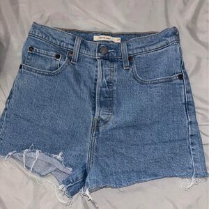 LEVI’S ribcage shorts size 27